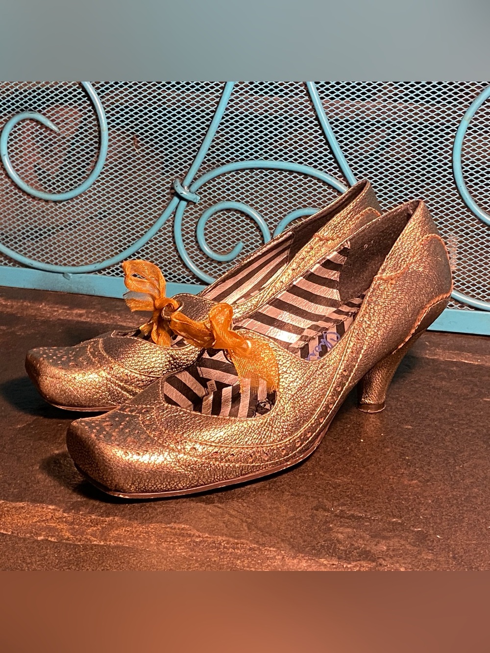Elegant vintage Irregular Choice kitten heel pumps,gold leather ribbon laces,9.5